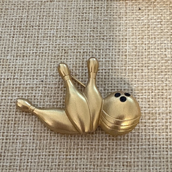 Jewelry - Gold Bowling Pin Brooch